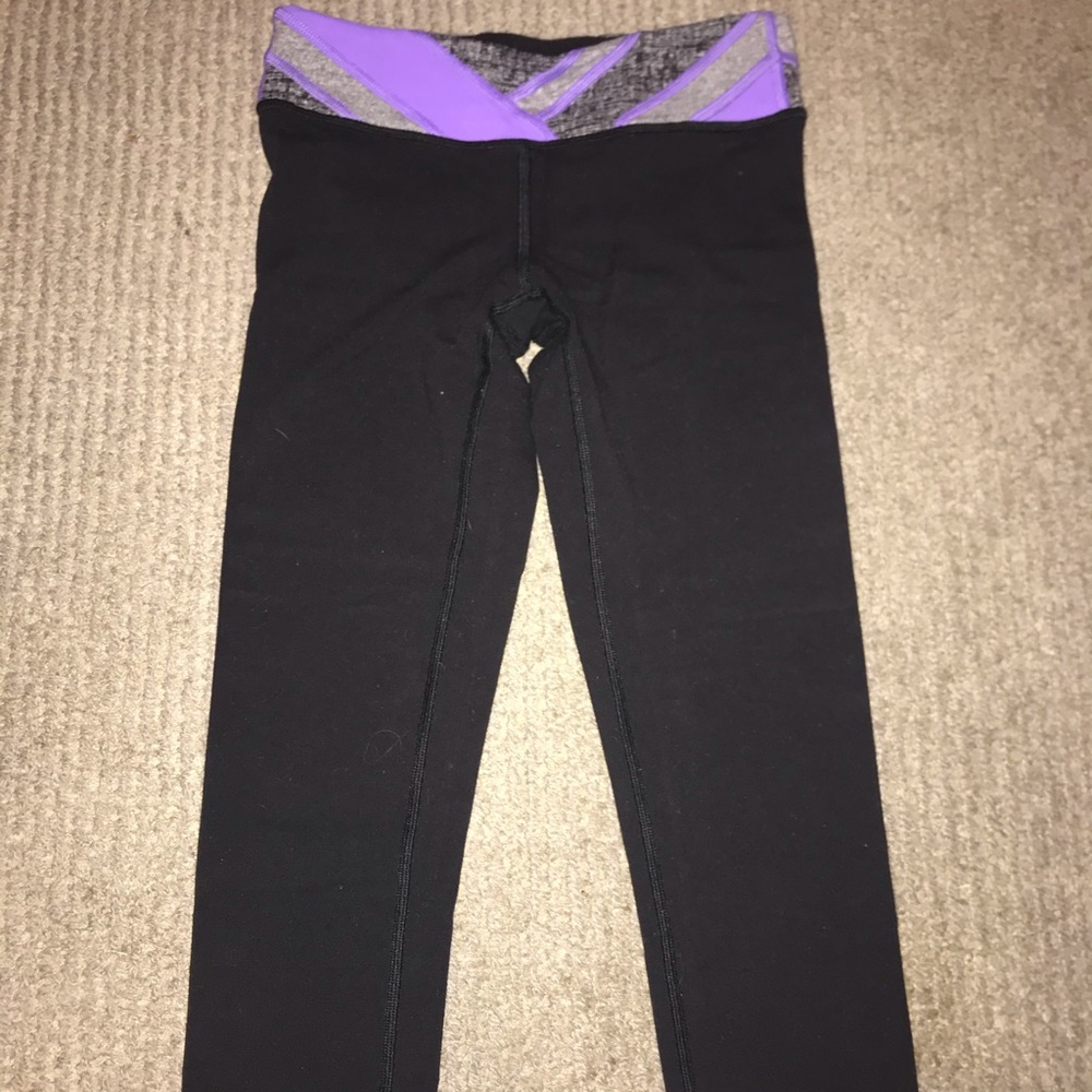 Cropped black and purple ivivva leggings💜